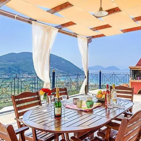 Ponti Sleeps 6 Pool Air Con Wifi *