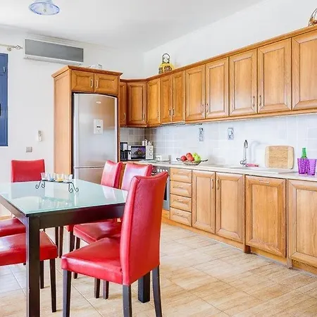 Ponti Sleeps 6 Pool Air Con Wifi וילה Pondi